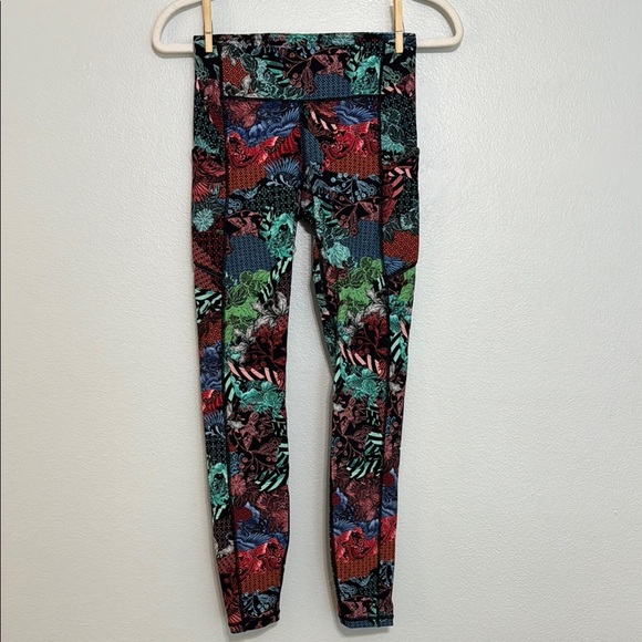 Lululemon Speed Up Tight *Full-On Luxtreme 28"
Zen Clash Multi - Picture 2 of 13